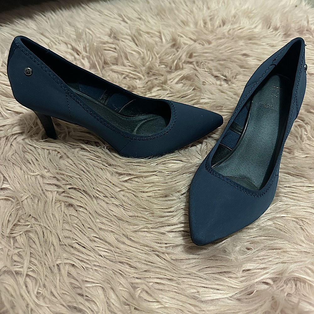 Very Wang Pumps